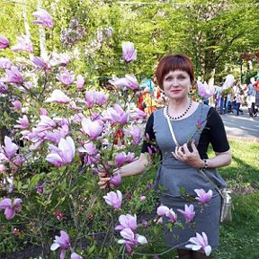 Фотография "Люблю весенние капризы. 
Весне ещё не дали визы. 
Она Бог знает сколько дней 
Живёт лишь в хлопотах о ней. 
Весна вот - вот её добудет 
И прибежит и всех разбудит, 
Разговорит, растормошит 
И зимней лености лишит, 
Заставив течь, расти, трудиться, 
Мне  повезло Весной родиться. 
Лариса Миллер"