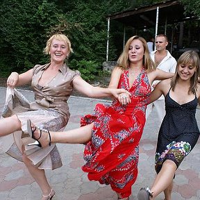 Фотография "Свадьба брата Максима. Я, сестра Саня, дочь Вера. Загадка, кто из нас чемпионка России по бальным танцам?"