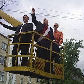 Фотография "мы придем к власти!!! я в центре.              "