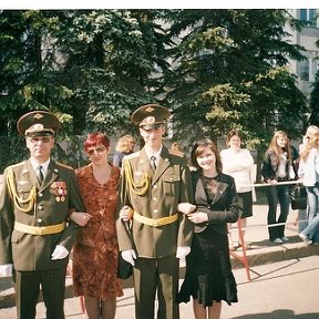 Фотография "Я, Лена, Рома и Даша. Рома получил диплом - 2006 год!"