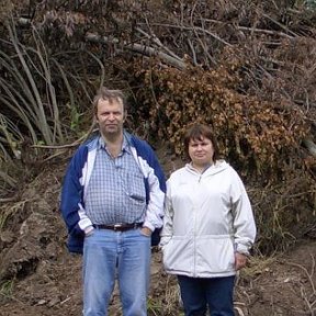 Фотография "Лето 2007, с дорогой супругой Поройковой Наталией у бардака устроенного бульдозером на дачном участке."