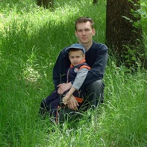 Фотография "С сыном Алексеем в парке Панфилова г.Бишкек 09.05.2006"