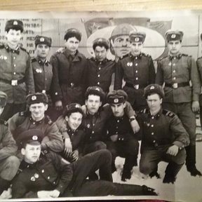 Фотография "Советская армия образца 1982 года.ефрейтор в фуражку это я!ссср детка!!!"