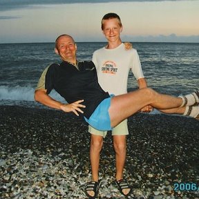 Фотография "С сыном в Сочи в 2006. Я очень устал"