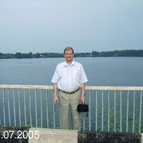 Фотография "За мной Мстинское озеро,мост рядом с д/о "Валентиновка""