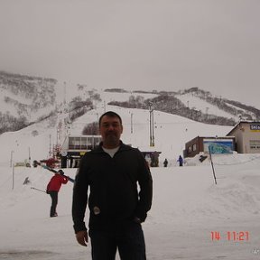 Фотография "Япония горнолыжный курорт Нисеко февраль 2007 года
Я на фоне трасс.."
