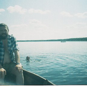 Фотография "Я в лодке в воде Антонович Сергей  1998 год июнь фотограф Паша Антонович"