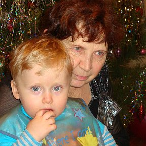 Фотография "с младшим внуком 31.12.2012г."