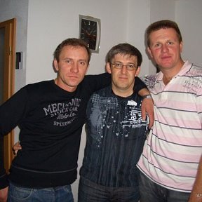 Фотография "Я в середине ,слева Криворучко Сергей справа Даузе Виталий."