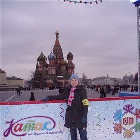 Фотография "Осторожно - звезда на льду, на главной площади страны, во всей красе, в коньках гламурных! (правильно "на коньках", но будет не в рифму)"