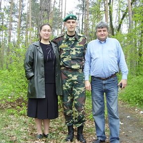 Фотография "Я, сын Богдан и муж Леонид.  08.05.2006"