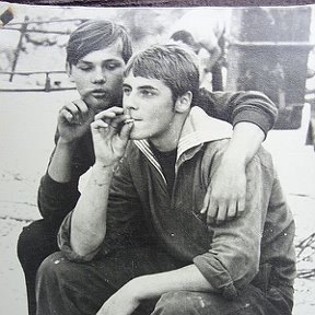 Фотография "Последний чинарик перед экзаменами, слева Стас Лопуховский."