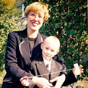 Фотография "Я с сынишкой Стасиком на 1 сентября 2002 г."
