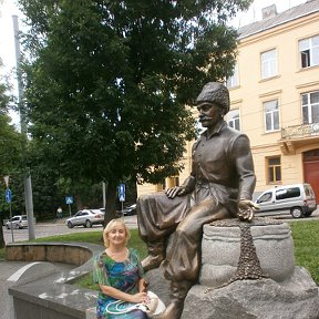 Фотография "У Львові біля памятника козака з кавовими зернами"