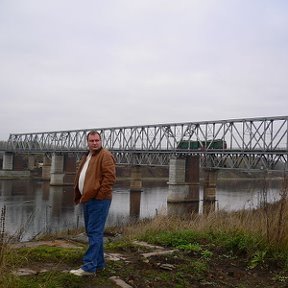 Фотография "Мост через р.Волхов, в г.Волхов
Ну и захолустье!"