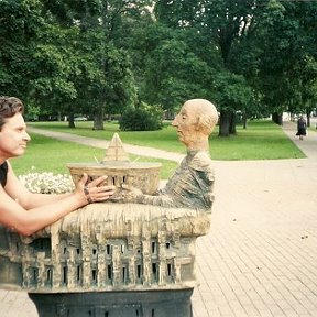 Фотография "Я с астральным двойником. Деревянный - из Друскинкая - Литва"