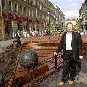 Фотография "Это я в Питере в августе 2006 года на выставке."