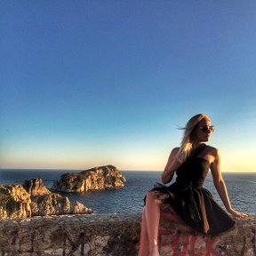 Фотография "XXX🎶 ♥️ 
.. Soy el fuego que arde tu piel
Soy el agua que mata tu sed
El castillo, la torre yo soy
La espada que guarda el caudal ... 

 #mallorka #santaponsa #amazing #mediterranean #sea #beautiful #belarusiangirl #minskgirl #lifestyle #romantic"