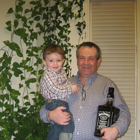 Фотография "С местным канадцем - внуком и местным напитком"
