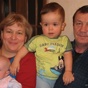 Фотография "я с мужем и с обоими внуками, фев 2008"