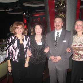 Фотография "Февраль 2007; Встреча выпустников Политеха-25 лет окончания. Я крайняя слева."