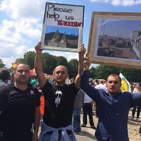 Фотография "Город Билифельд Германия, митинг против геноцыда Езидов проживающих на территории Ирака. Tause melek te bei hewara mlete me."