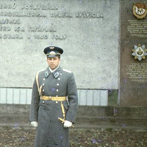 Фотография "Товарищ майор Советской Армии  после парада на Красной площади"