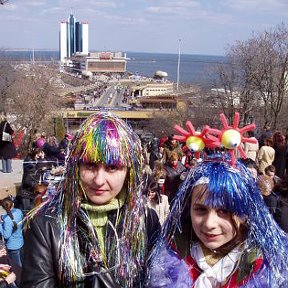 Фотография "Это мы с дочкой Юляшкой на Юморине в Одессе"
