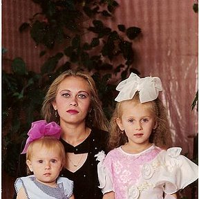 Фотография "Я и мои дочки.1996 год."