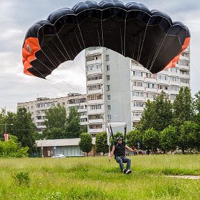 Фотография "Парковка перед домом"