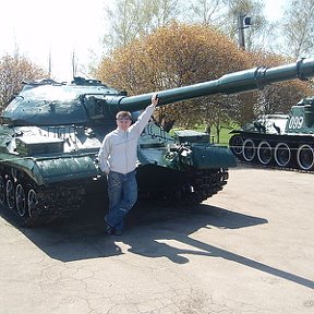 Фотография "Саур Могила весна 2010 года. Я и танк ИС-3"