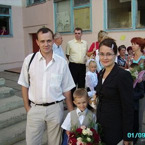 Фотография "1/09/2008 Я и моя семья. Отправляем сына на дорогу знаний)))"