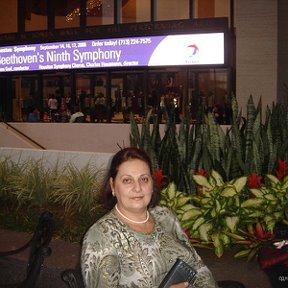Фотография "Pered koncertnim zalom-9 simfoniya L.van Beethoven.Houston TX USA sentyabr 2006."