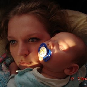 Фотография "Я со своим сынулей Тимуром ,он уснул у меня на щеке"