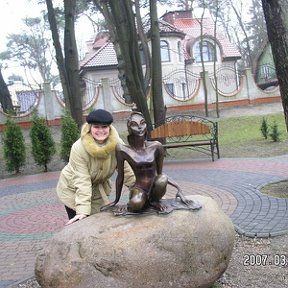 Фотография "Это я в г.Светлогорске, что на берегу Балтики (Калининград не стоит на море, чтоб выкупаться мы ездим в Светлогорск или в Зеленоградск или Балтийск и др.) с лягушкой-царевной в марте месяце 2007года."