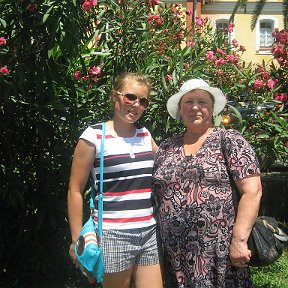 Фотография "мы с внучкой Лизой в Новом Афоне"