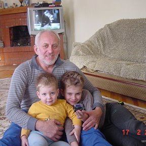 Фотография "17 февраля 2008 я дома с сыновьями Владом и Михаилом"