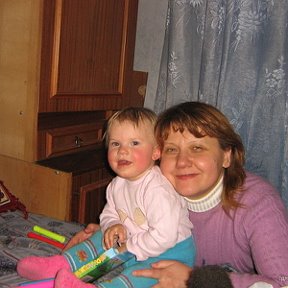 Фотография "я с внучкой Амелией 14 февраля 2008года у меня дома"