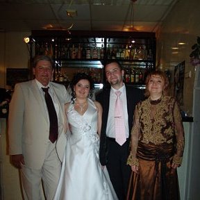 Фотография "Свадьба дочери. Справа на лево: я,зать, дочь, муж"