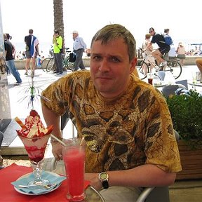 Фотография "В Испании с мороженным.Май 2006 года."