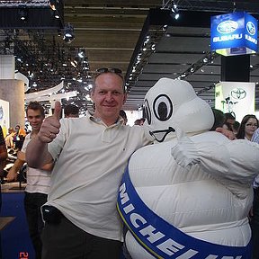 Фотография "IAA 2009. Я и представитель "Michelin"."