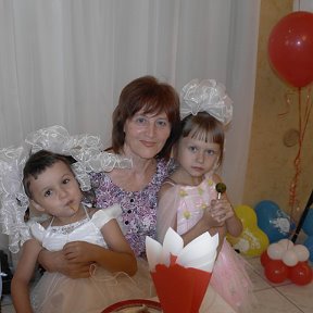 Фотография "Внучка Машенька, я и внучка Сашенька"