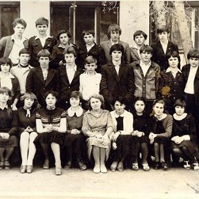 Фотография "Средняя школа № 1, 8"Б" класс, г. Ахтубинск. Я - вторая слева во втором ряду."