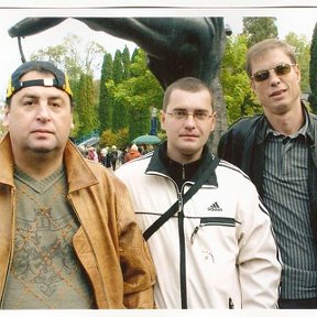 Фотография "Трускавец октябрь2008.Я в центре с кроликами!!!!!!!!!"