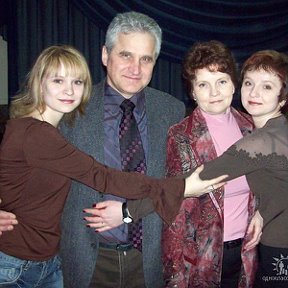 Фотография "Мой день рождения. Я, жена Галина и дочери Екатерина и Татьяна."