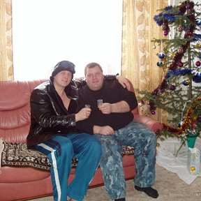 Фотография "я дома,новый год 2005 и Юрка шунин-корешок мой"