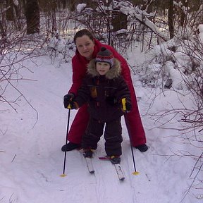 Фотография "январь 2010г. С племянником на прогулке в лесу."