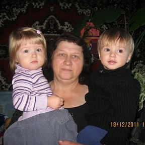 Фотография "Я с внучкой Дашей и ПРАВНУКОМ!!!!  Антошкой"