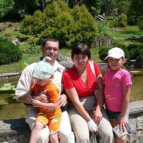 Фотография "Сочи 2006 с Женой и дочерьми"