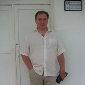 Фотография "2006 год г.Петропавловск
школа № 35
возле кабинета русского языка и
литературы."